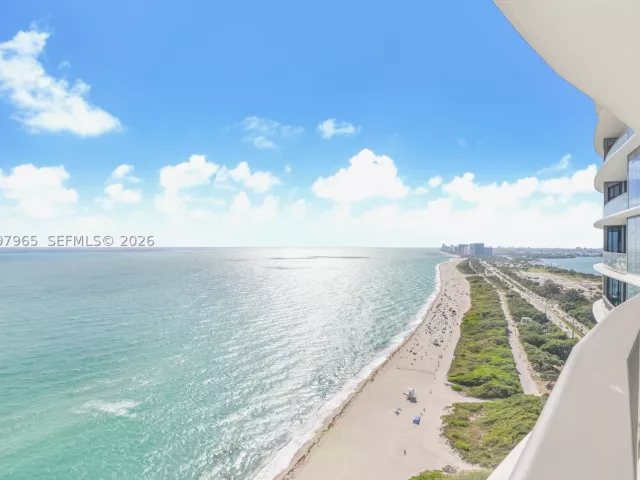 3-bedroom condo for rent in Sunny Isles Beach - 15701 Collins Ave 2302 - MondialRealty