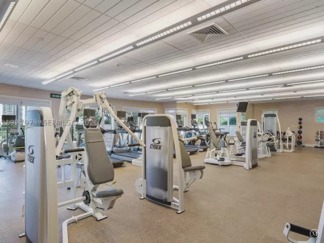 2-bedroom condo for sale in Aventura - 20000 E Country Club Dr 1102 - MondialRealty