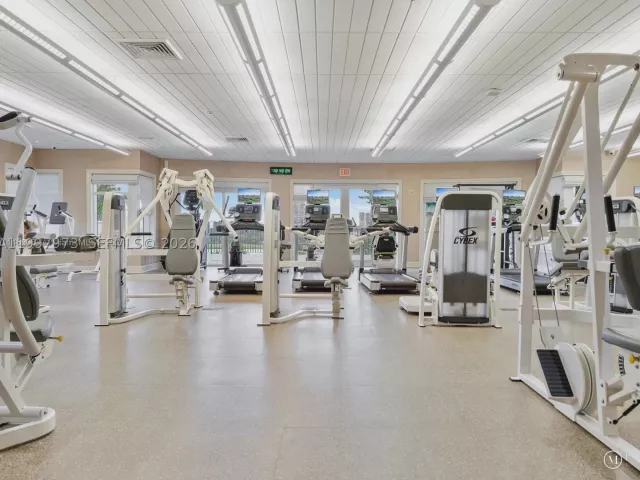 2-bedroom condo for sale in Aventura - 20000 E Country Club Dr 1102 - MondialRealty