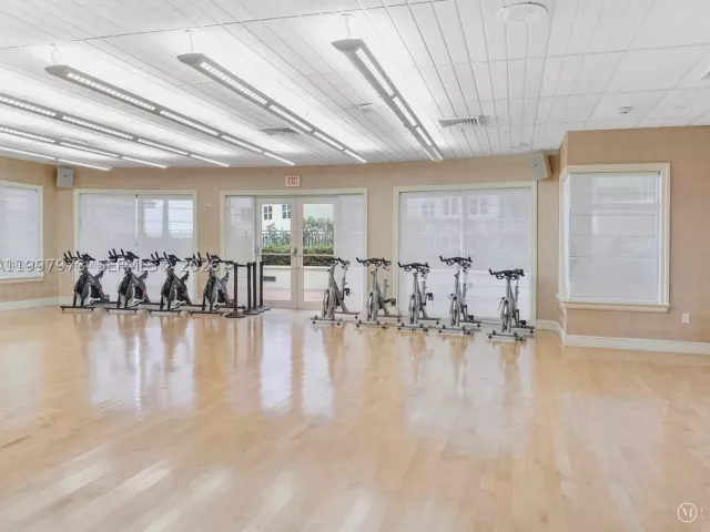 2-bedroom condo for sale in Aventura - 20000 E Country Club Dr 1102 - MondialRealty