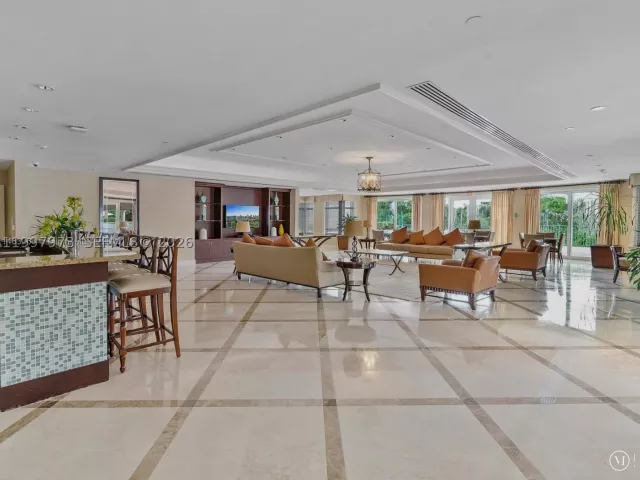 2-bedroom condo for sale in Aventura - 20000 E Country Club Dr 1102 - MondialRealty