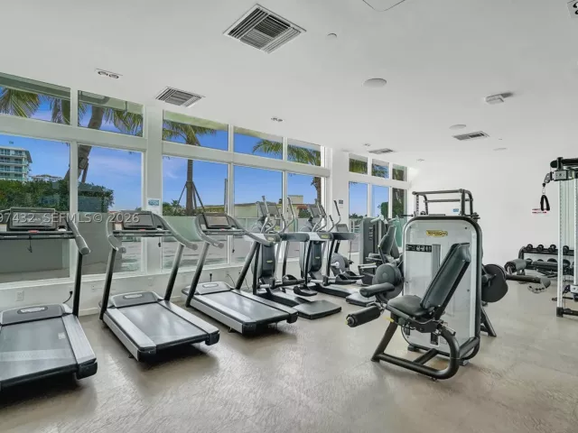 2-bedroom condo for rent in Fort Lauderdale - 401 N Birch Rd 404 - MondialRealty