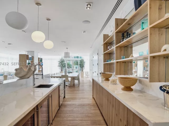 2-bedroom condo for rent in Fort Lauderdale - 401 N Birch Rd 404 - MondialRealty