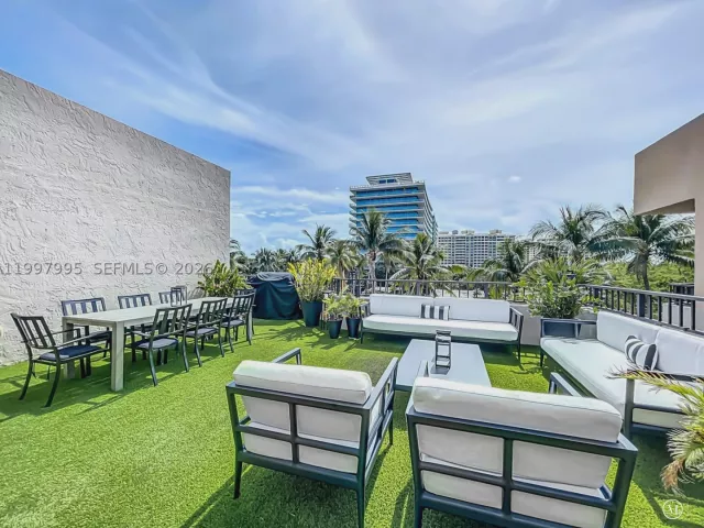 3-bedroom home for sale in Key Biscayne - 201 Crandon Blvd 163 - MondialRealty