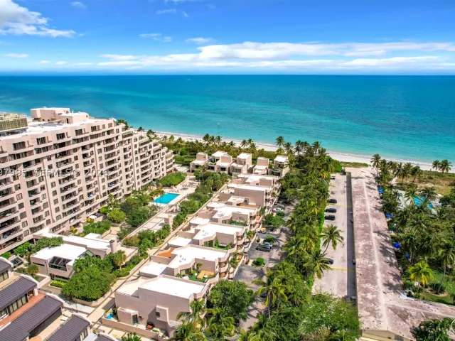 3-bedroom home for sale in Key Biscayne - 201 Crandon Blvd 163 - MondialRealty
