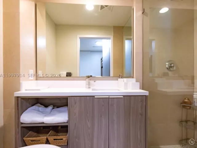 2-bedroom condo for rent in Key Biscayne - 360 Ocean Dr 304S - MondialRealty