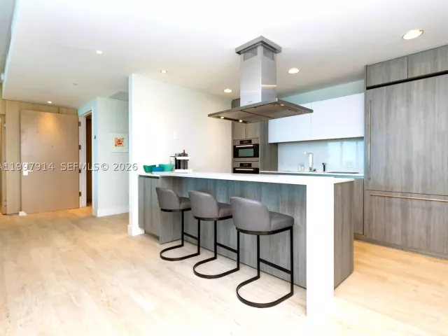 2-bedroom condo for rent in Key Biscayne - 360 Ocean Dr 304S - MondialRealty