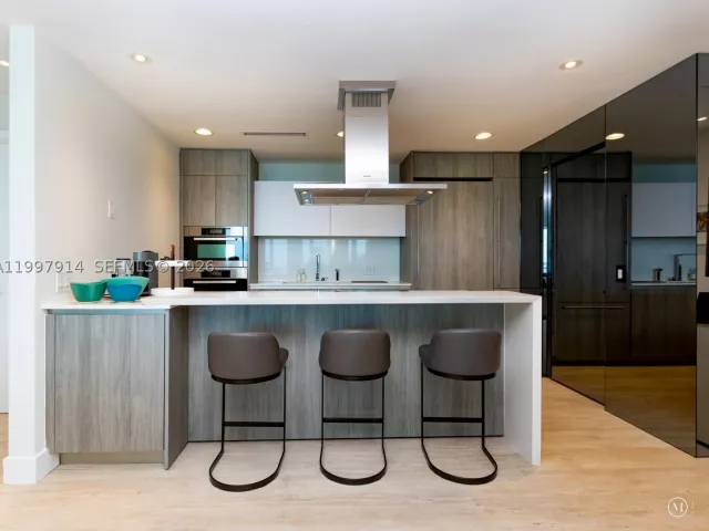 2-bedroom condo for rent in Key Biscayne - 360 Ocean Dr 304S - MondialRealty