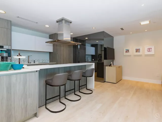 2-bedroom condo for rent in Key Biscayne - 360 Ocean Dr 304S - MondialRealty