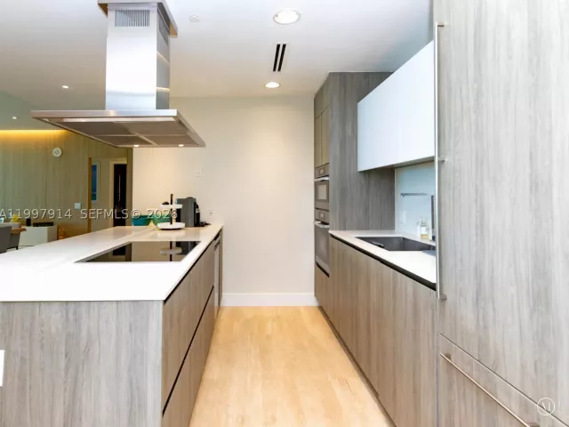 2-bedroom condo for rent in Key Biscayne - 360 Ocean Dr 304S - MondialRealty