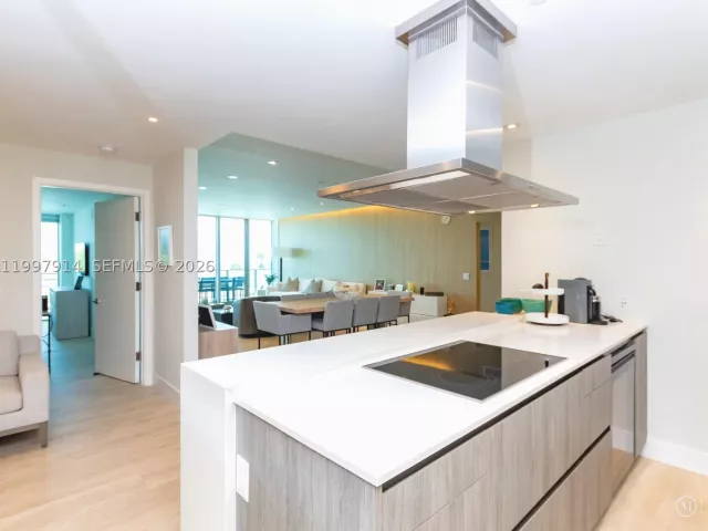 2-bedroom condo for rent in Key Biscayne - 360 Ocean Dr 304S - MondialRealty