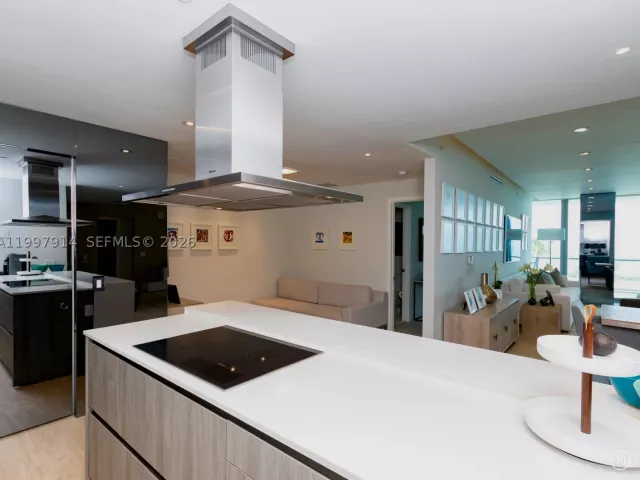 2-bedroom condo for rent in Key Biscayne - 360 Ocean Dr 304S - MondialRealty