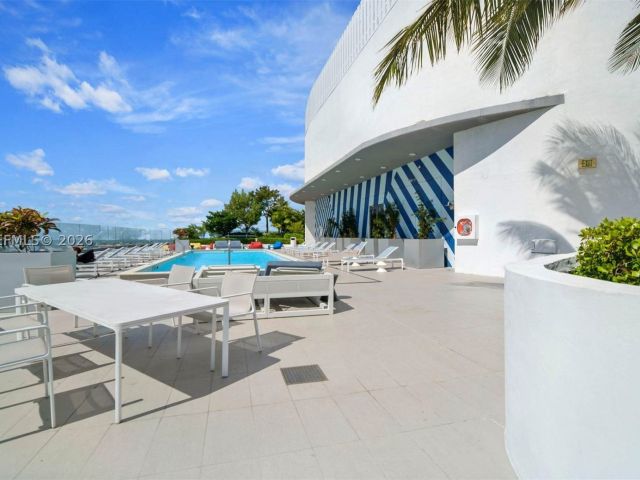 1-bedroom condo for sale in Miami - 55 SW 9th 2804 - MondialRealty
