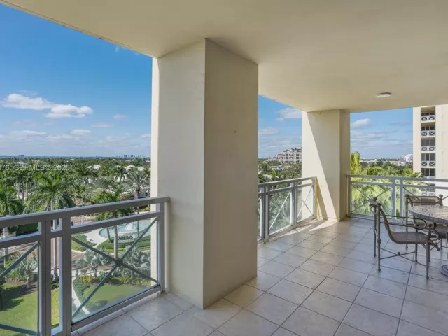 2-bedroom condo for rent in Key Biscayne - 445 Grand Bay Dr 711 - MondialRealty