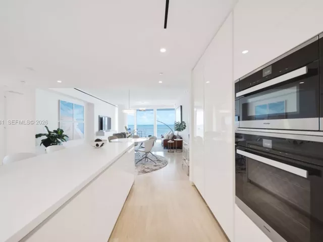 3-bedroom condo for rent in Surfside - 9001 Collins Ave S-605 - MondialRealty