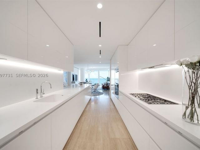 3-bedroom condo for rent in Surfside - 9001 Collins Ave S-605 - MondialRealty