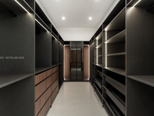 6-bedroom home for sale in Miami - 9790 SW 114th St - MondialRealty