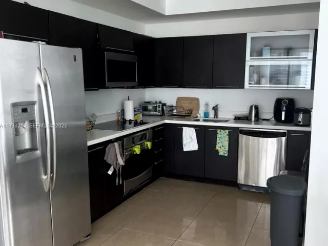 2-bedroom condo for rent in Miami - 90 SW 3rd St 3104 - MondialRealty
