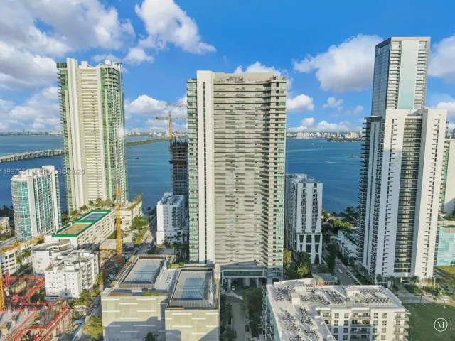 3-bedroom condo for rent in Miami - 460 NE 28th St 2908 - MondialRealty