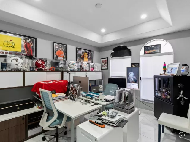 3-bedroom home for sale in Doral - 10872 NW 51st Ln - MondialRealty