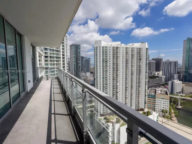 2-bedroom condo for sale in Miami - 92 SW 3rd St 3512 - MondialRealty