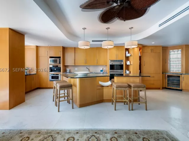 4-bedroom home for sale in Key Biscayne - 201 Crandon Blvd 174 - MondialRealty