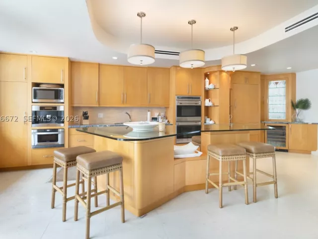 4-bedroom home for sale in Key Biscayne - 201 Crandon Blvd 174 - MondialRealty