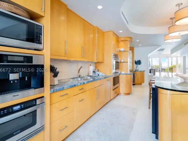 4-bedroom home for sale in Key Biscayne - 201 Crandon Blvd 174 - MondialRealty