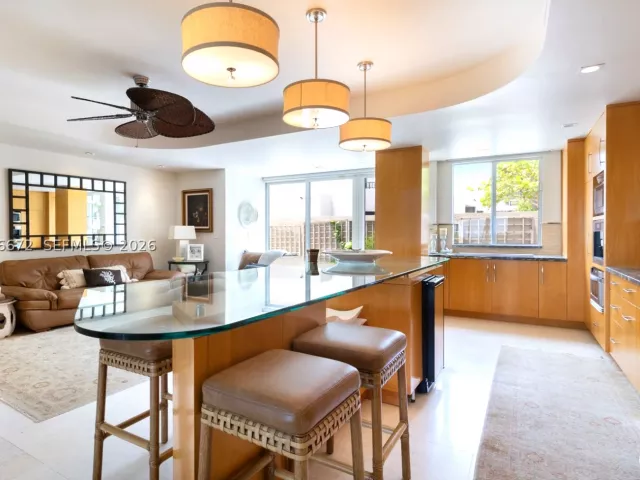 4-bedroom home for sale in Key Biscayne - 201 Crandon Blvd 174 - MondialRealty