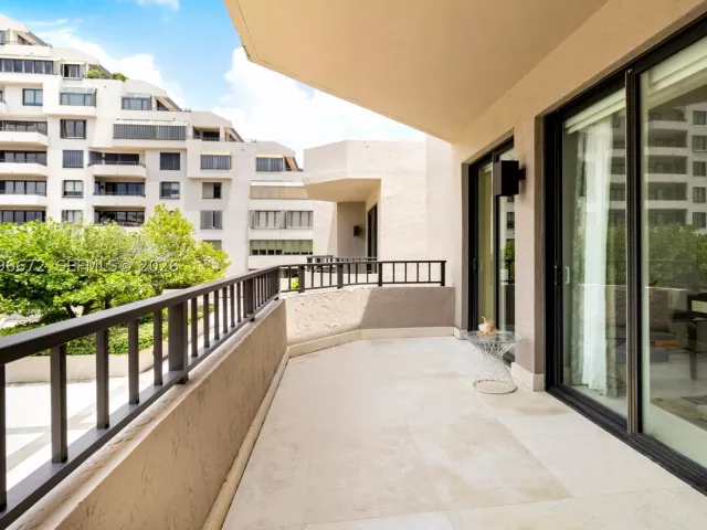 4-bedroom home for sale in Key Biscayne - 201 Crandon Blvd 174 - MondialRealty