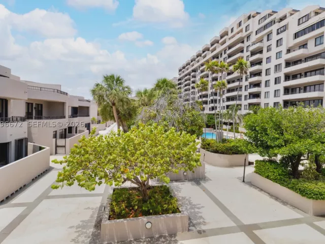4-bedroom home for sale in Key Biscayne - 201 Crandon Blvd 174 - MondialRealty