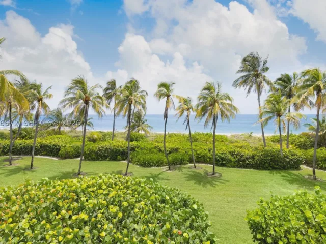 4-bedroom home for sale in Key Biscayne - 201 Crandon Blvd 174 - MondialRealty