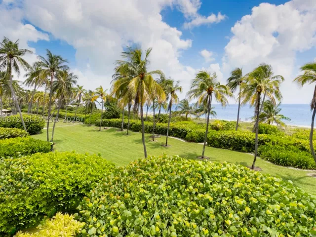 4-bedroom home for sale in Key Biscayne - 201 Crandon Blvd 174 - MondialRealty