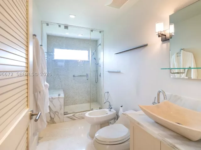 4-bedroom home for sale in Key Biscayne - 201 Crandon Blvd 174 - MondialRealty
