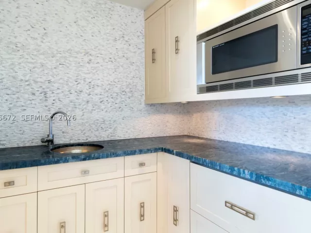 4-bedroom home for sale in Key Biscayne - 201 Crandon Blvd 174 - MondialRealty