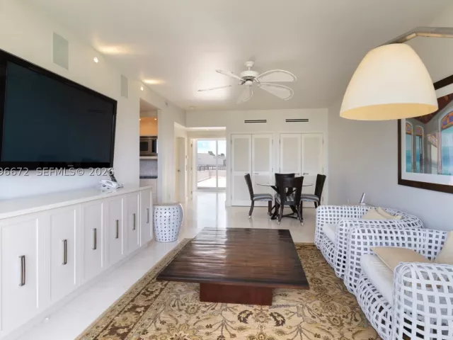 4-bedroom home for sale in Key Biscayne - 201 Crandon Blvd 174 - MondialRealty