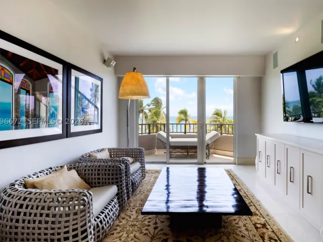 4-bedroom home for sale in Key Biscayne - 201 Crandon Blvd 174 - MondialRealty