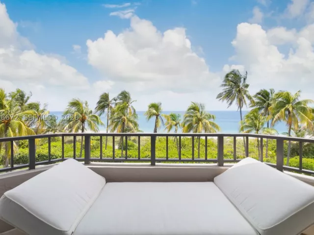 4-bedroom home for sale in Key Biscayne - 201 Crandon Blvd 174 - MondialRealty