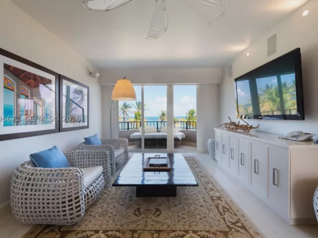 4-bedroom home for sale in Key Biscayne - 201 Crandon Blvd 174 - MondialRealty