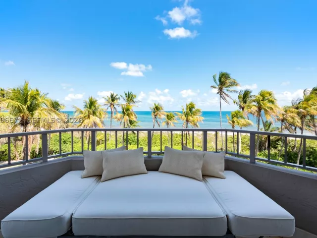 4-bedroom home for sale in Key Biscayne - 201 Crandon Blvd 174 - MondialRealty