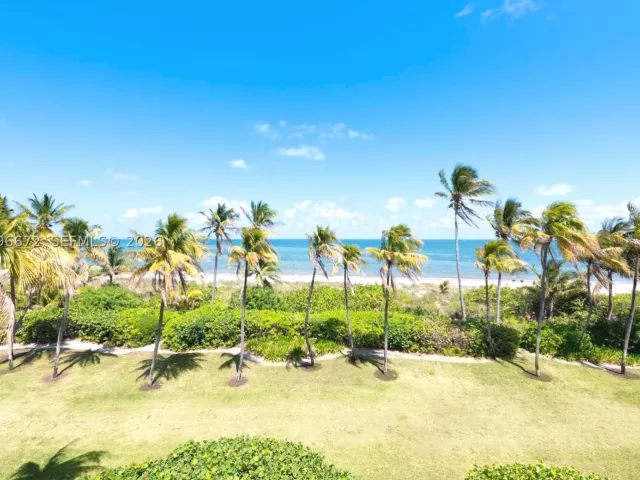 4-bedroom home for sale in Key Biscayne - 201 Crandon Blvd 174 - MondialRealty