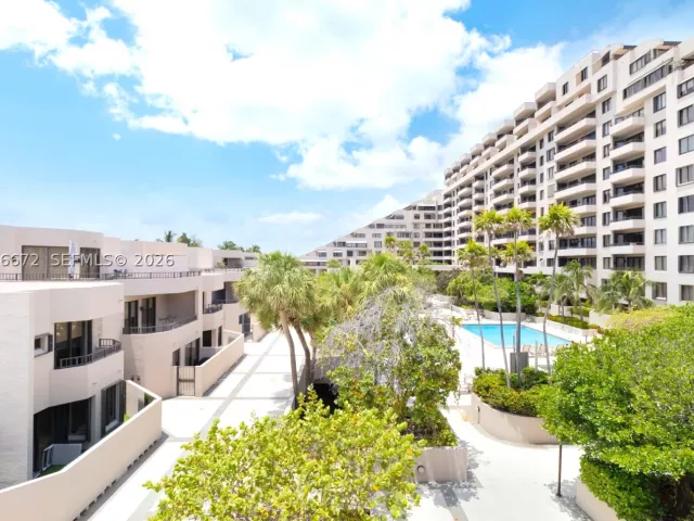 4-bedroom home for sale in Key Biscayne - 201 Crandon Blvd 174 - MondialRealty