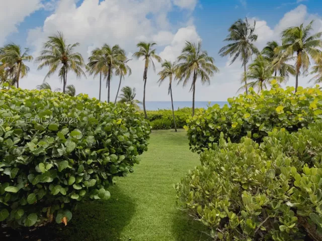4-bedroom home for sale in Key Biscayne - 201 Crandon Blvd 174 - MondialRealty