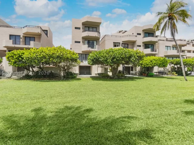 4-bedroom home for sale in Key Biscayne - 201 Crandon Blvd 174 - MondialRealty