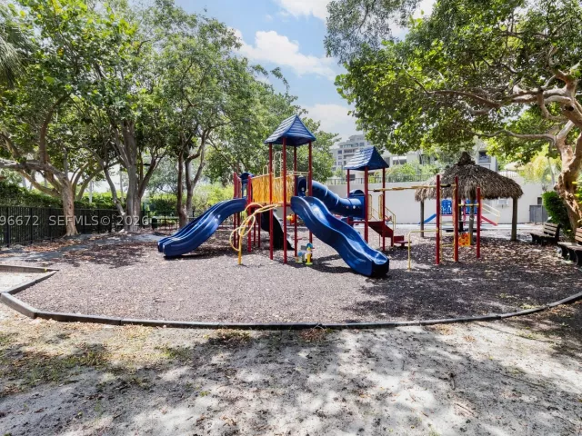 4-bedroom home for sale in Key Biscayne - 201 Crandon Blvd 174 - MondialRealty