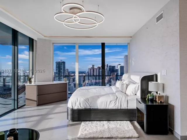 3-bedroom condo for sale in Miami - 68 SE 6th St 3711 - MondialRealty