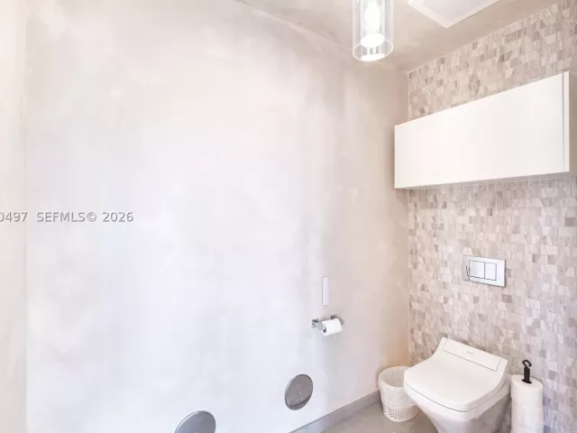 3-bedroom condo for sale in Miami - 68 SE 6th St 3711 - MondialRealty