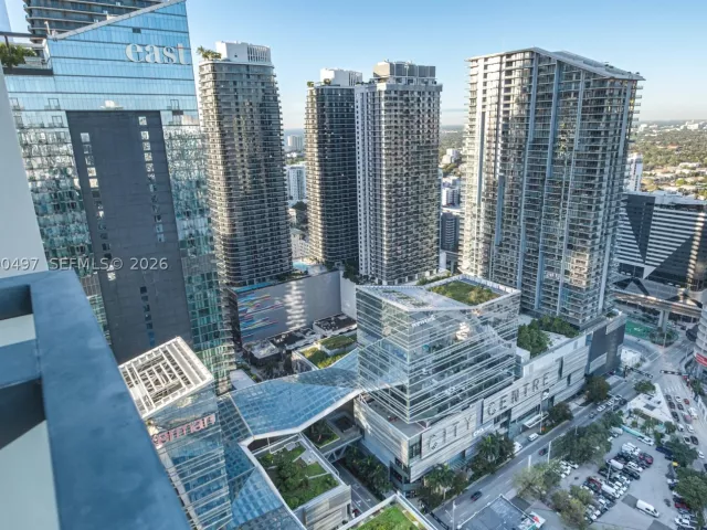 3-bedroom condo for sale in Miami - 68 SE 6th St 3711 - MondialRealty