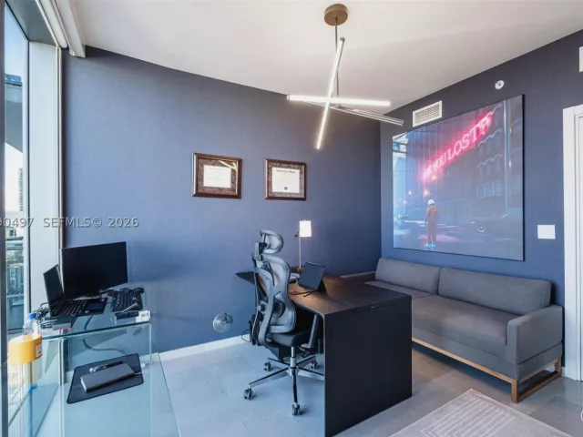 3-bedroom condo for sale in Miami - 68 SE 6th St 3711 - MondialRealty