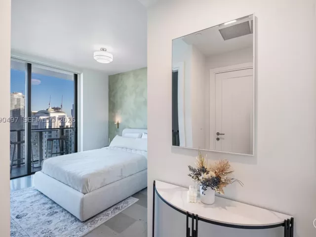 3-bedroom condo for sale in Miami - 68 SE 6th St 3711 - MondialRealty